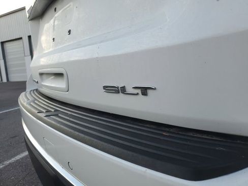 Used 2024 GMC Yukon SLT RWD image 8