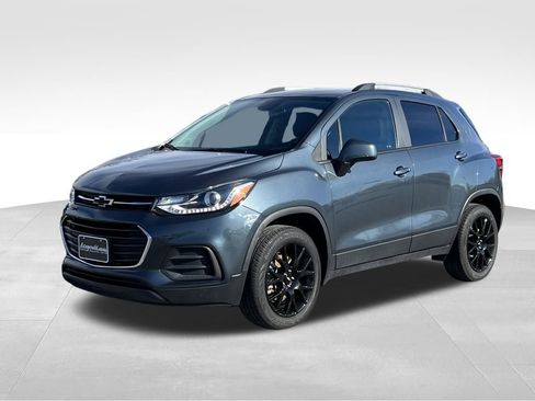 Used 2022 Chevrolet Trax LT w/ Driver Confidence Package image 2