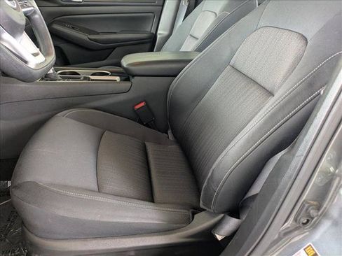Used 2024 Nissan Altima 2.5 SV FWD image 15