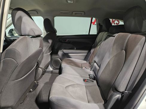 Certified 2025 Toyota Highlander LE FWD image 35