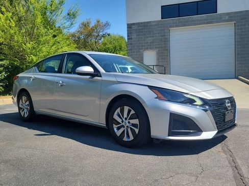 Used 2023 Nissan Altima 2.5 S FWD image 3
