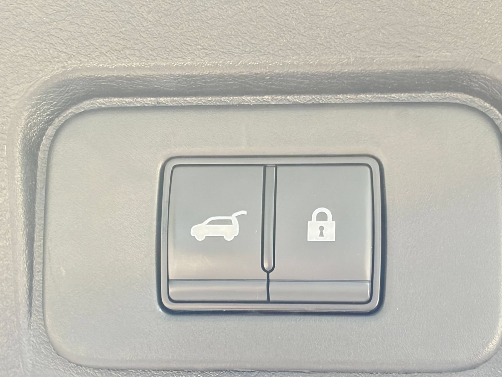 Used 2025 Nissan Rogue SV FWD image 22