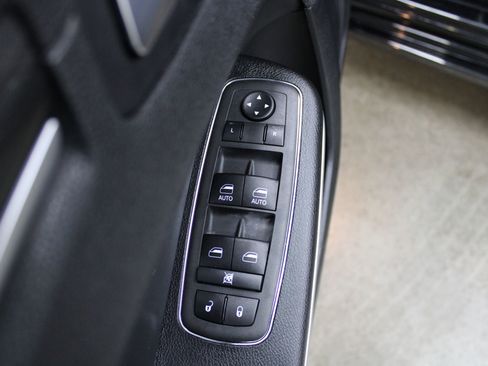 Used 2022 Chrysler 300 Touring w/ Sport Appearance Package RWD image 40