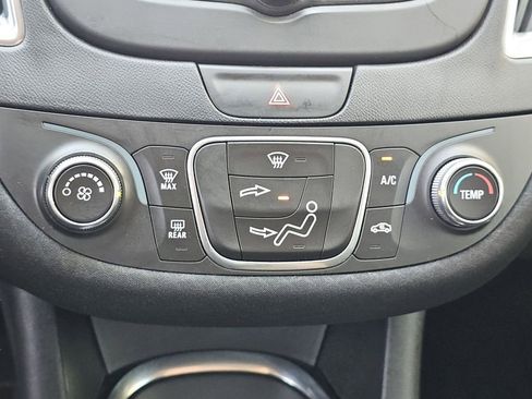 Used 2016 Chevrolet Malibu LT FWD image 11