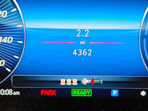 Used 2025 Mercedes-Benz GLE 450e 4MATIC w/ Driver Assistance Package image 14