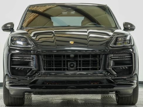 Used 2024 Porsche Cayenne Turbo GT image 4