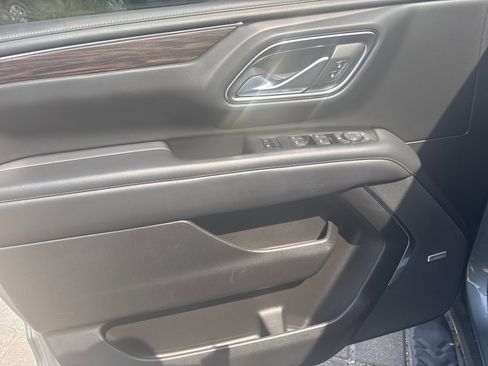 Used 2022 Chevrolet Suburban Z71 image 16