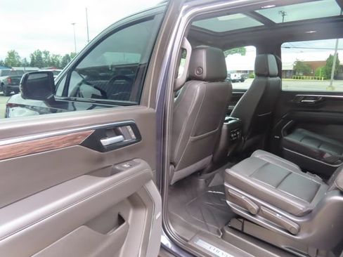 Used 2025 Chevrolet Suburban Z71 w/ Z71 Off-Road Package AWD/4WD image 21