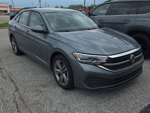 Used 2024 Volkswagen Jetta SE FWD image 1