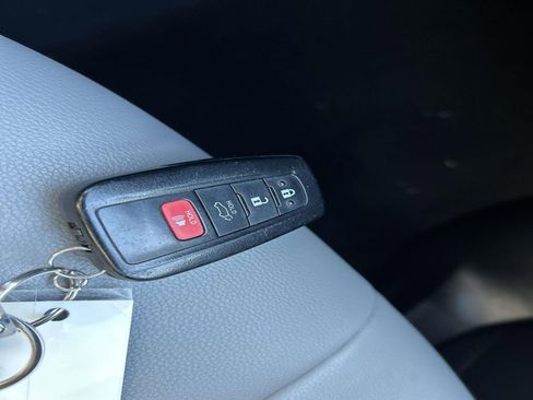 Used 2023 Toyota Highlander XLE image 30