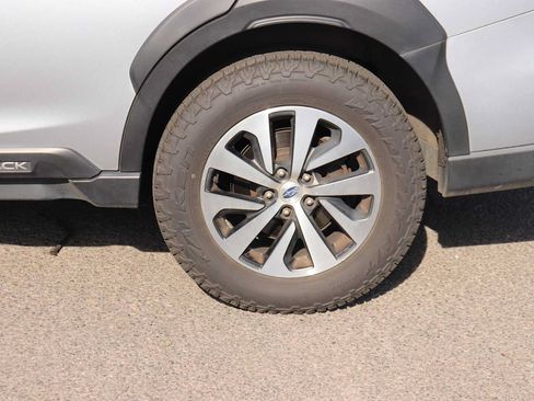 Used 2023 Subaru Outback Premium AWD/4WD image 9