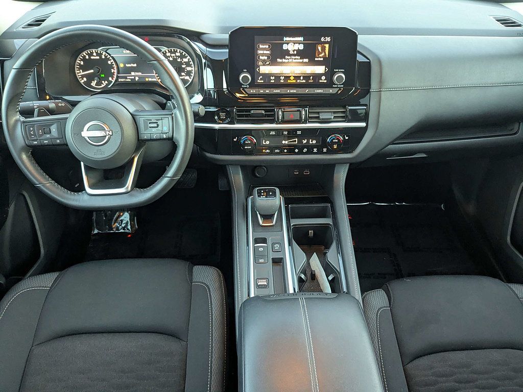 Used 2025 Nissan Pathfinder SV FWD image 17