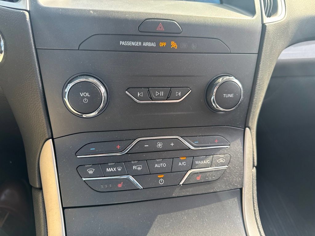 Used 2019 Ford Edge SEL w/ Equipment Group 201A AWD/4WD image 21