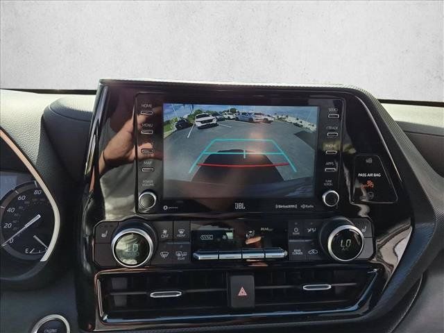 Used 2021 Toyota Highlander XSE AWD/4WD image 13