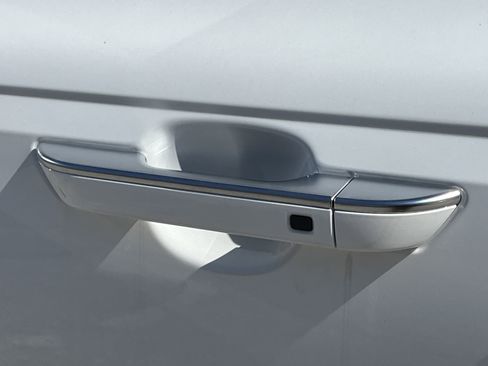 New 2026 Kia Carnival EX FWD image 33