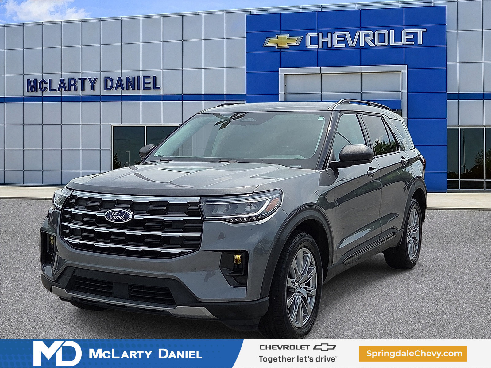 Used 2025 Ford Explorer Active w/ Active Comfort Package AWD/4WD image 2