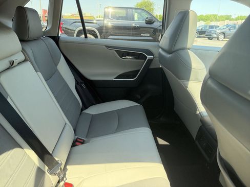 Used 2019 Toyota RAV4 Limited AWD/4WD image 10