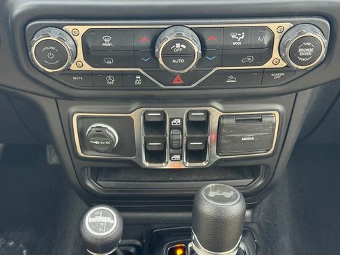 Used 2021 Jeep Wrangler Unlimited Sport image 15