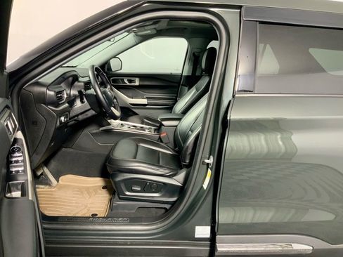 Used 2023 Ford Explorer XLT w/ Equipment Group 202A image 19