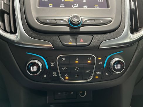 Used 2024 Chevrolet Equinox LT FWD image 24