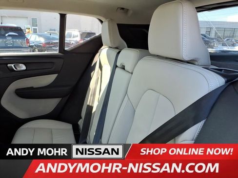 Used 2023 Volvo XC40 B5 Plus image 20