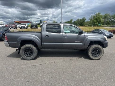 Used 2015 Toyota Tacoma 4x4 Double Cab w/ SR5 Package image 7