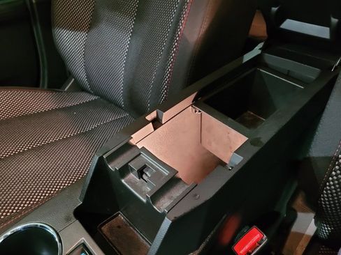 Used 2017 Chevrolet Equinox LT w/ Convenience Package image 38