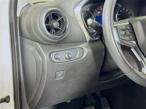 Used 2025 Chevrolet Blazer LT image 8