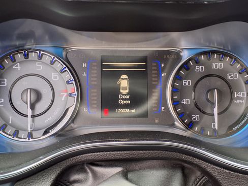 Used 2015 Chrysler 200 S FWD image 8