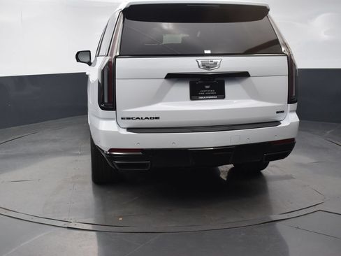 Certified 2026 Cadillac Escalade Platinum Sport w/ LPO, ONYX Package AWD/4WD image 5