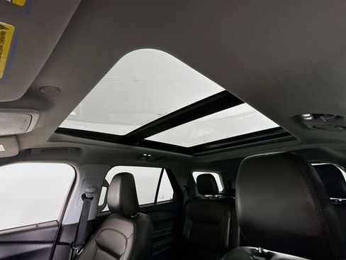 Certified 2022 Ford Explorer XLT w/ Equipment Group 202A image 21