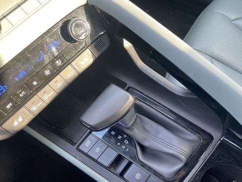 Used 2025 Hyundai Elantra Limited image 39