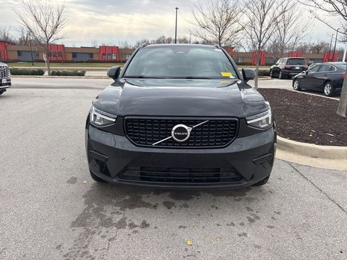Used 2024 Volvo XC40 B5 Core image 2