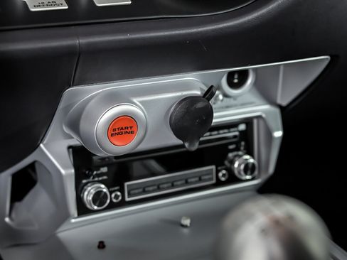 Used 2005 Ford GT RWD image 44