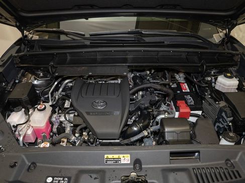 Certified 2023 Toyota Highlander XLE image 21
