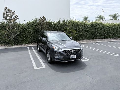 Used 2020 Hyundai Santa Fe SEL FWD image 2