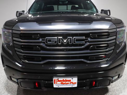 Used 2024 GMC Sierra 1500 AT4 w/ Technology Package AWD/4WD image 4