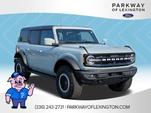 Used 2023 Ford Bronco Outer Banks w/ Sasquatch Package AWD/4WD image 7