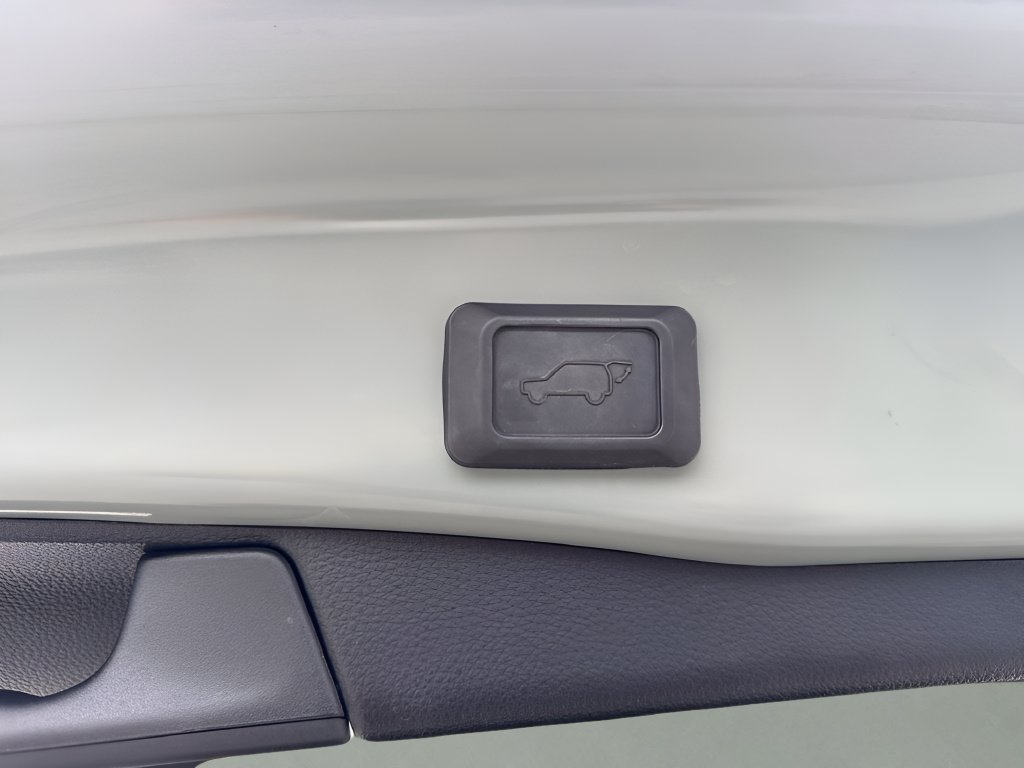 Used 2021 Toyota RAV4 XLE w/ Convenience Package AWD/4WD image 29