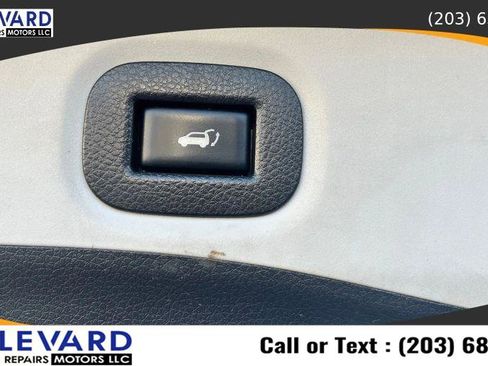 Used 2017 Nissan Rogue SV w/ SV Premium Package image 29