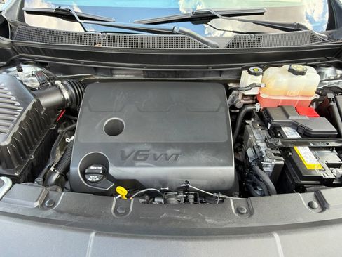 Used 2023 Chevrolet Traverse LT FWD image 13