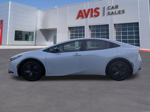 Used 2024 Toyota Prius LE image 10