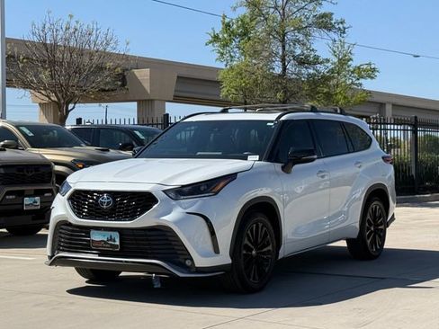 Used 2023 Toyota Highlander XSE image 6