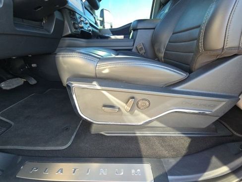 Used 2025 Ford F250 Platinum image 22
