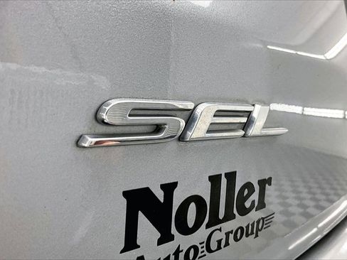 Used 2022 Ford Edge SEL w/ Convenience Package image 8