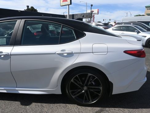 Used 2026 Toyota Camry Hybrid image 15