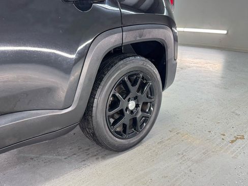 Used 2020 Jeep Renegade Latitude FWD image 6