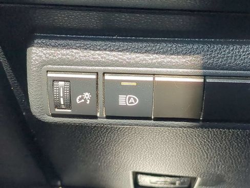 Used 2021 Toyota Corolla LE FWD image 19