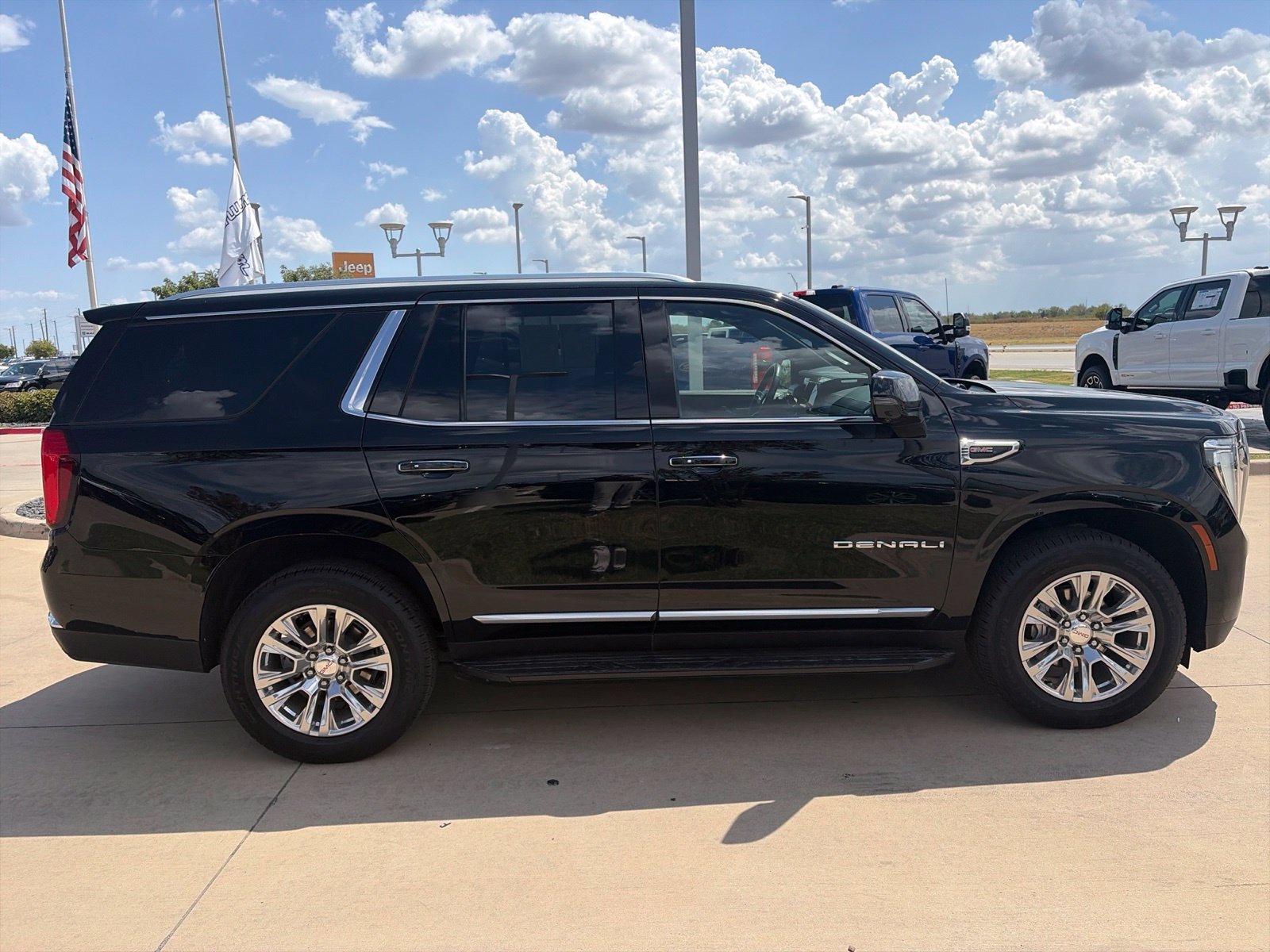 Used 2025 GMC Yukon Denali AWD/4WD image 6