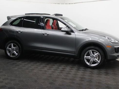 Used 2015 Porsche Cayenne S image 3